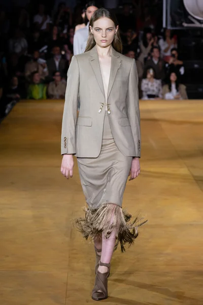 Look 5